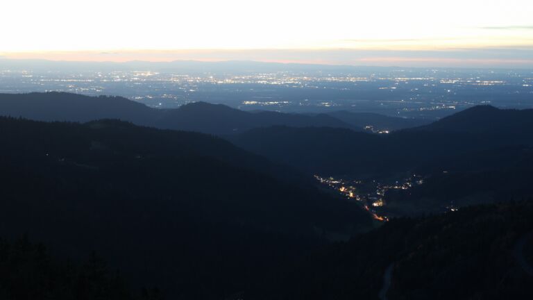 Dieses Bild zeigt eine Webcam-Aufnahme vom Achertal, aufgenommen am Dienstag, den 11.11.2025 um 17:40 Uhr. Die Temperatur betrug 7.2°C.