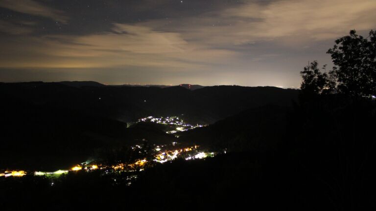 Dieses Bild zeigt eine Webcam-Aufnahme vom Achertal, aufgenommen am Sonntag, den 20.09.2026 um 05:00 Uhr. Die Temperatur betrug 15.3°C.