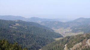 Dieses Bild zeigt eine Webcam-Aufnahme vom Achertal, aufgenommen am Dienstag, den 10.03.2026 um 10:50 Uhr. Die Temperatur betrug 12.3°C.