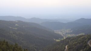 Dieses Bild zeigt eine Webcam-Aufnahme vom Achertal, aufgenommen am Dienstag, den 26.08.2025 um 18:30 Uhr. Die Temperatur betrug 22.4°C.