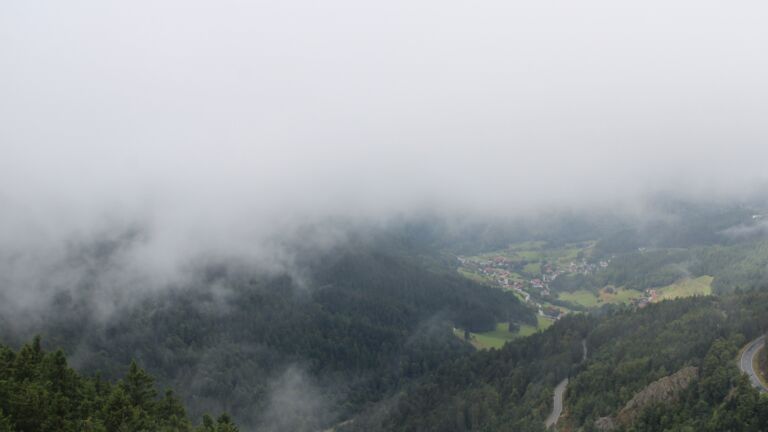 Dieses Bild zeigt eine Webcam-Aufnahme vom Achertal, aufgenommen am Montag, den 01.09.2025 um 12:10 Uhr. Die Temperatur betrug 12.2°C.