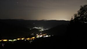 Dieses Bild zeigt eine Webcam-Aufnahme vom Achertal, aufgenommen am Montag, den 25.05.2026 um 03:20 Uhr. Die Temperatur betrug 20.2°C.