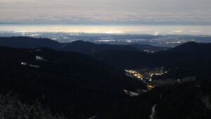 Dieses Bild zeigt eine Webcam-Aufnahme vom Achertal, aufgenommen am Dienstag, den 02.12.2025 um 01:30 Uhr. Die Temperatur betrug 2.2°C.