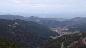 Dieses Bild zeigt eine Webcam-Aufnahme vom Achertal, aufgenommen am Freitag, den 19.12.2025 um 08:00 Uhr. Die Temperatur betrug 6.8°C.