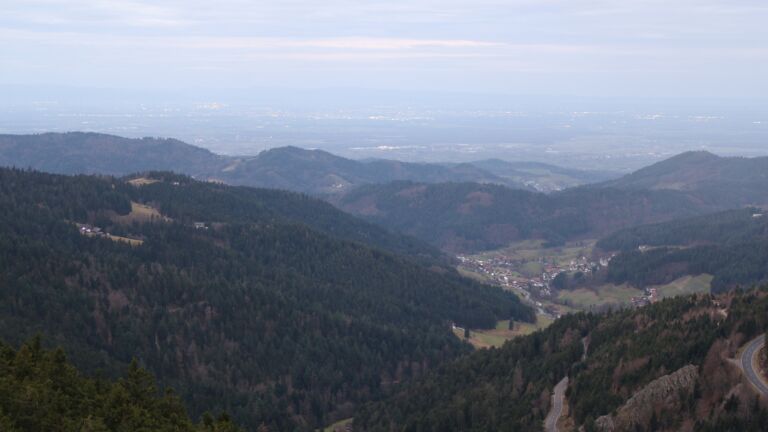 Dieses Bild zeigt eine Webcam-Aufnahme vom Achertal, aufgenommen am Freitag, den 19.12.2025 um 08:00 Uhr. Die Temperatur betrug 6.8°C.