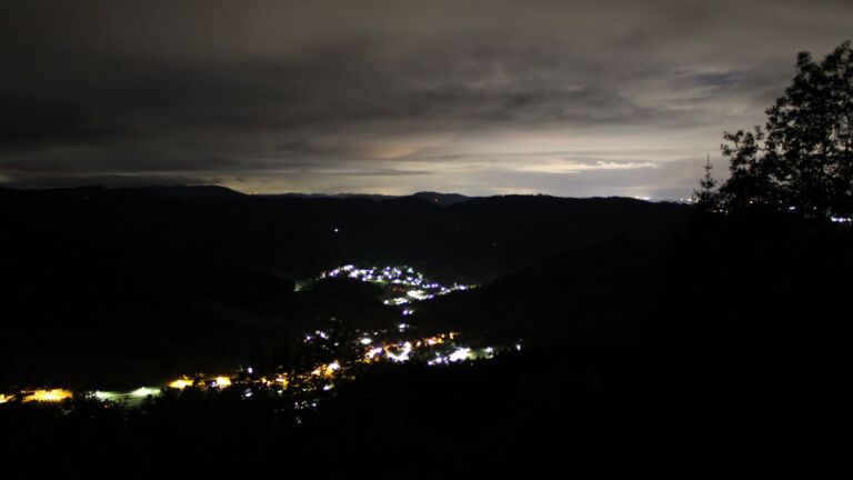 Dieses Bild zeigt eine Webcam-Aufnahme vom Achertal, aufgenommen am Freitag, den 15.05.2026 um 02:30 Uhr. Die Temperatur betrug 3.6°C.