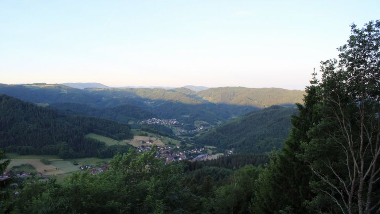 Dieses Bild zeigt eine Webcam-Aufnahme vom Achertal, aufgenommen am Freitag, den 29.05.2026 um 06:10 Uhr. Die Temperatur betrug 17.7°C.