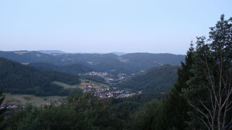 Dieses Bild zeigt eine Webcam-Aufnahme vom Achertal, aufgenommen am Mittwoch, den 29.07.2026 um 05:30 Uhr. Die Temperatur betrug 23.5°C.