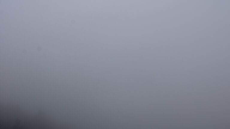 Dieses Bild zeigt eine Webcam-Aufnahme vom Achertal, aufgenommen am Sonntag, den 05.10.2025 um 12:50 Uhr. Die Temperatur betrug 3.8°C.