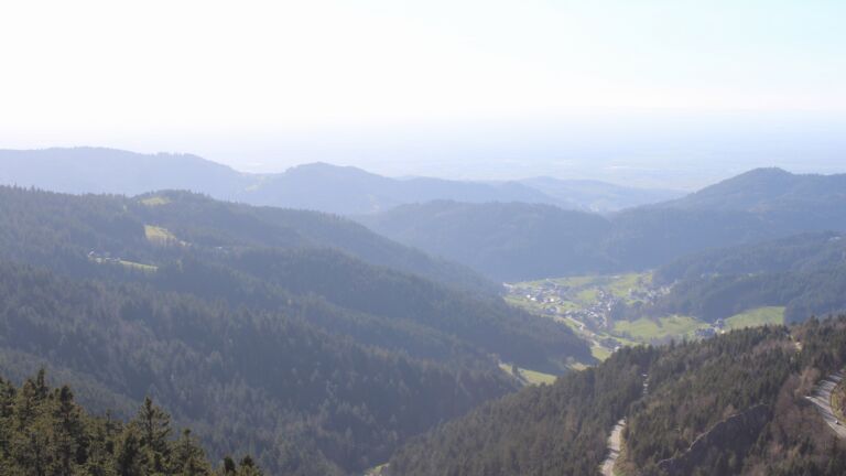 Dieses Bild zeigt eine Webcam-Aufnahme vom Achertal, aufgenommen am Dienstag, den 07.04.2026 um 17:40 Uhr. Die Temperatur betrug 15.1°C.