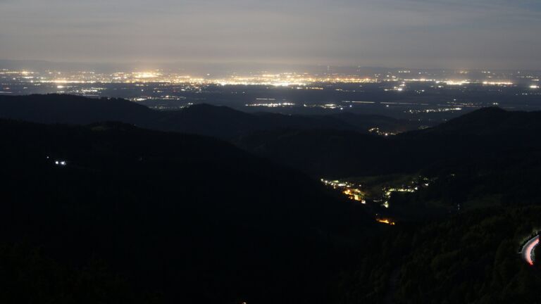 Dieses Bild zeigt eine Webcam-Aufnahme vom Achertal, aufgenommen am Samstag, den 02.05.2026 um 04:30 Uhr. Die Temperatur betrug 13.2°C.