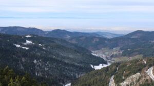 Dieses Bild zeigt eine Webcam-Aufnahme vom Achertal, aufgenommen am Sonntag, den 23.11.2025 um 10:20 Uhr. Die Temperatur betrug 0.6°C.