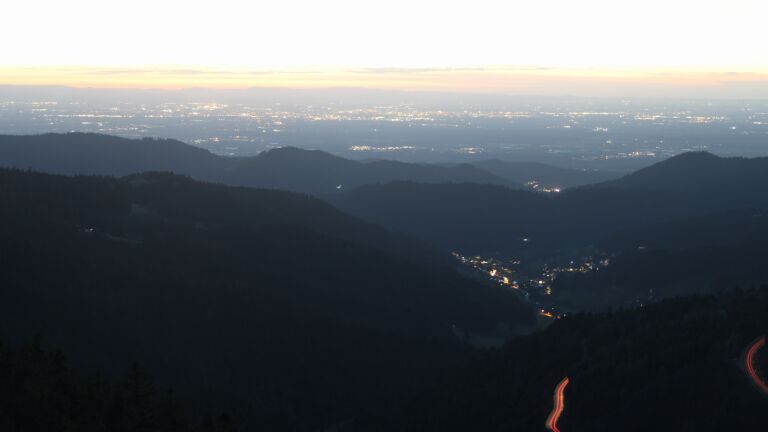 Dieses Bild zeigt eine Webcam-Aufnahme vom Achertal, aufgenommen am Donnerstag, den 12.03.2026 um 19:10 Uhr. Die Temperatur betrug 4.1°C.