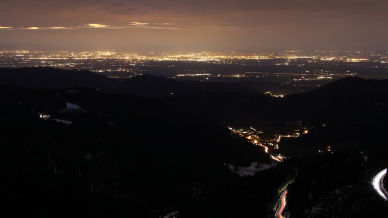 Dieses Bild zeigt eine Webcam-Aufnahme vom Achertal, aufgenommen am Mittwoch, den 14.01.2026 um 17:50 Uhr. Die Temperatur betrug 5.2°C.