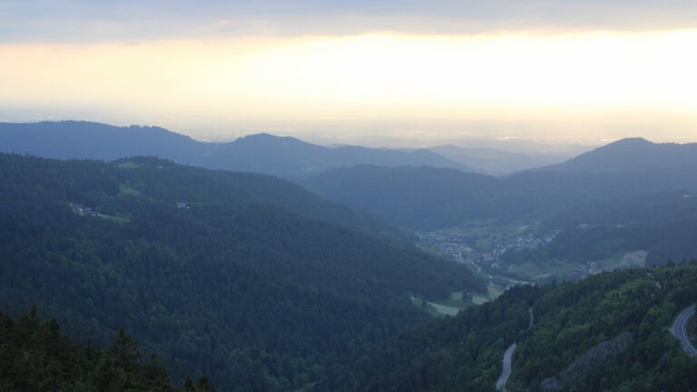 Dieses Bild zeigt eine Webcam-Aufnahme vom Achertal, aufgenommen am Samstag, den 17.05.2025 um 20:00 Uhr. Die Temperatur betrug 9.6°C.