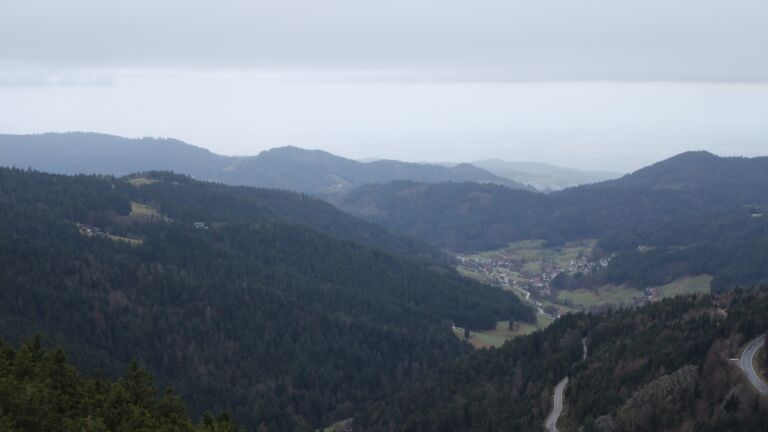 Dieses Bild zeigt eine Webcam-Aufnahme vom Achertal, aufgenommen am Sonntag, den 30.11.2025 um 08:20 Uhr. Die Temperatur betrug 4.8°C.