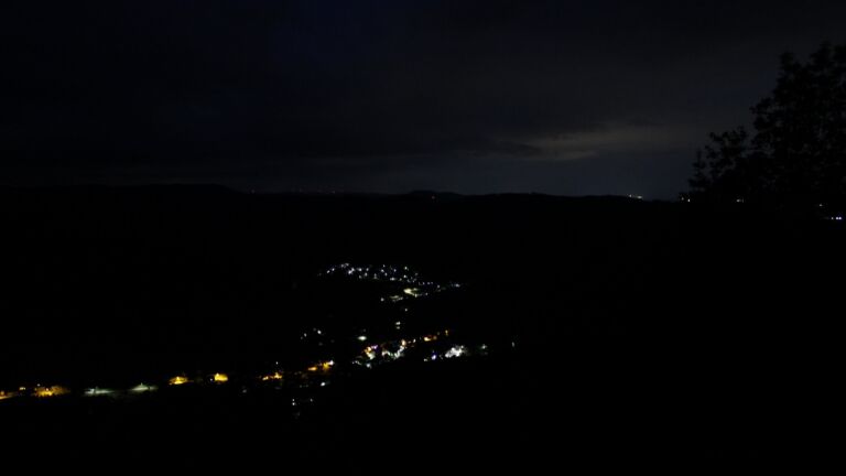 Dieses Bild zeigt eine Webcam-Aufnahme vom Achertal, aufgenommen am Sonntag, den 07.06.2026 um 03:50 Uhr. Die Temperatur betrug 13°C.