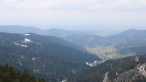 Dieses Bild zeigt eine Webcam-Aufnahme vom Achertal, aufgenommen am Freitag, den 03.04.2026 um 13:40 Uhr. Die Temperatur betrug 5.2°C.