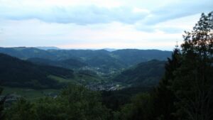 Dieses Bild zeigt eine Webcam-Aufnahme vom Achertal, aufgenommen am Samstag, den 16.05.2026 um 20:50 Uhr. Die Temperatur betrug 6.8°C.