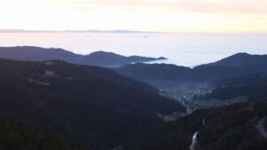 Dieses Bild zeigt eine Webcam-Aufnahme vom Achertal, aufgenommen am Mittwoch, den 25.02.2026 um 18:10 Uhr. Die Temperatur betrug 10.8°C.