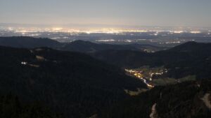 Dieses Bild zeigt eine Webcam-Aufnahme vom Achertal, aufgenommen am Montag, den 02.03.2026 um 01:30 Uhr. Die Temperatur betrug 3.1°C.