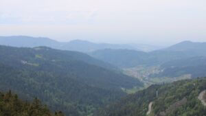 Dieses Bild zeigt eine Webcam-Aufnahme vom Achertal, aufgenommen am Sonntag, den 10.05.2026 um 13:30 Uhr. Die Temperatur betrug 18.3°C.