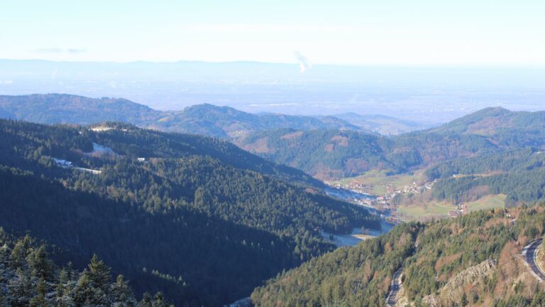 Dieses Bild zeigt eine Webcam-Aufnahme vom Achertal, aufgenommen am Dienstag, den 18.11.2025 um 11:10 Uhr. Die Temperatur betrug 4°C.