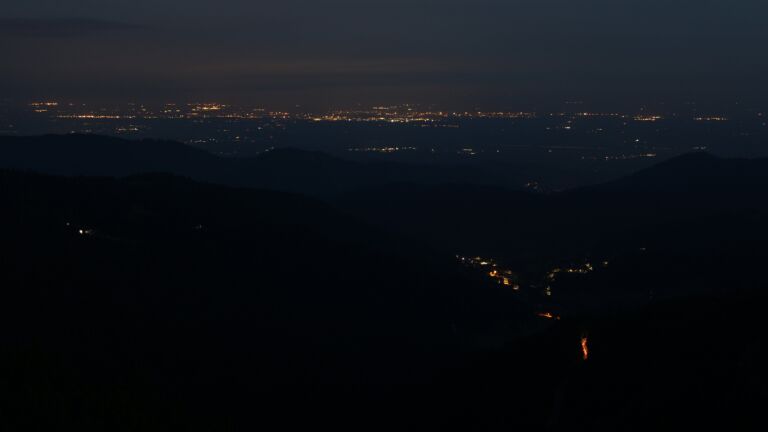 Dieses Bild zeigt eine Webcam-Aufnahme vom Achertal, aufgenommen am Mittwoch, den 11.06.2025 um 04:10 Uhr. Die Temperatur betrug 11.2°C.