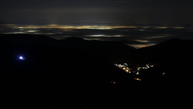 Dieses Bild zeigt eine Webcam-Aufnahme vom Achertal, aufgenommen am Mittwoch, den 17.12.2025 um 04:30 Uhr. Die Temperatur betrug 6.3°C.