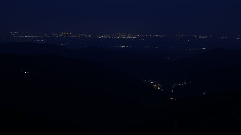 Dieses Bild zeigt eine Webcam-Aufnahme vom Achertal, aufgenommen am Samstag, den 16.08.2025 um 05:20 Uhr. Die Temperatur betrug 20°C.