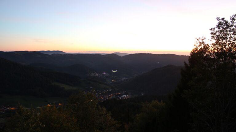 Dieses Bild zeigt eine Webcam-Aufnahme vom Achertal, aufgenommen am Mittwoch, den 14.10.2026 um 19:10 Uhr. Die Temperatur betrug 14.6°C.