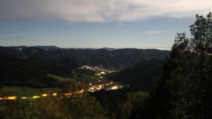 Dieses Bild zeigt eine Webcam-Aufnahme vom Achertal, aufgenommen am Dienstag, den 27.10.2026 um 05:30 Uhr. Die Temperatur betrug 9.8°C.