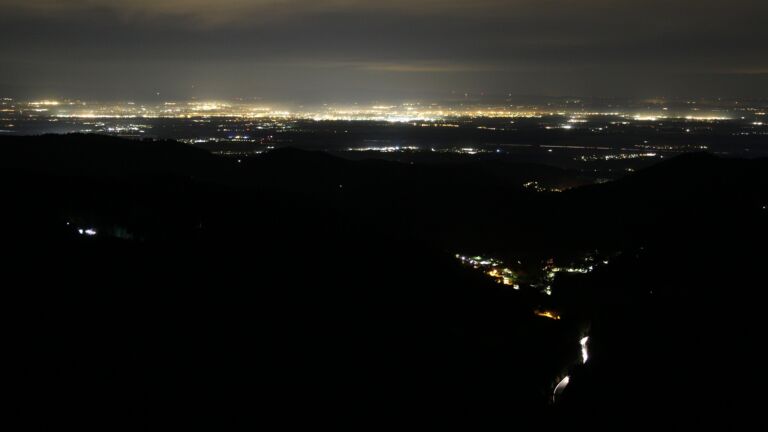 Dieses Bild zeigt eine Webcam-Aufnahme vom Achertal, aufgenommen am Samstag, den 01.11.2025 um 02:30 Uhr. Die Temperatur betrug 11.6°C.