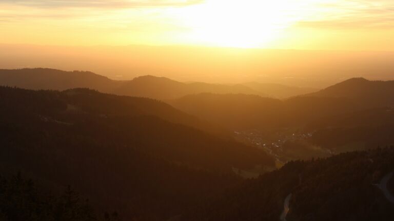 Dieses Bild zeigt eine Webcam-Aufnahme vom Achertal, aufgenommen am Montag, den 06.04.2026 um 19:50 Uhr. Die Temperatur betrug 10.5°C.