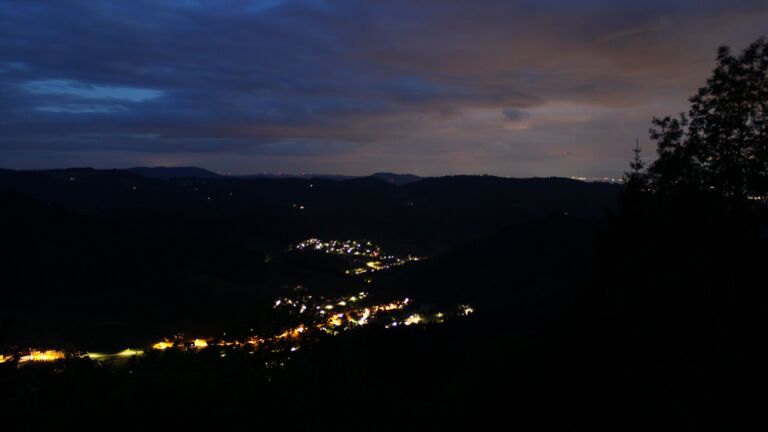 Dieses Bild zeigt eine Webcam-Aufnahme vom Achertal, aufgenommen am Samstag, den 16.05.2026 um 22:10 Uhr. Die Temperatur betrug 6.6°C.