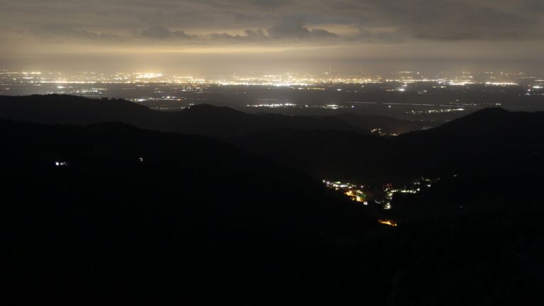 Dieses Bild zeigt eine Webcam-Aufnahme vom Achertal, aufgenommen am Montag, den 06.04.2026 um 05:10 Uhr. Die Temperatur betrug 4.1°C.