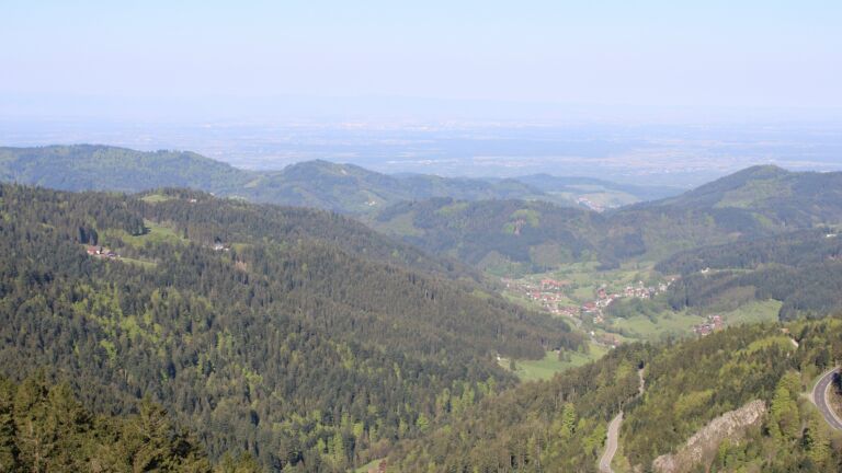 Dieses Bild zeigt eine Webcam-Aufnahme vom Achertal, aufgenommen am Mittwoch, den 30.04.2025 um 09:20 Uhr. Die Temperatur betrug 16.5°C.