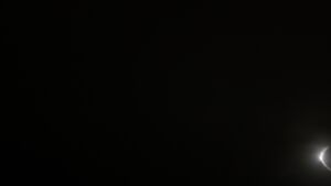 Dieses Bild zeigt eine Webcam-Aufnahme vom Achertal, aufgenommen am Montag, den 21.04.2025 um 22:10 Uhr. Die Temperatur betrug 5°C.