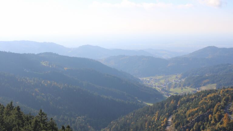 Dieses Bild zeigt eine Webcam-Aufnahme vom Achertal, aufgenommen am Samstag, den 11.10.2025 um 16:20 Uhr. Die Temperatur betrug 12.2°C.