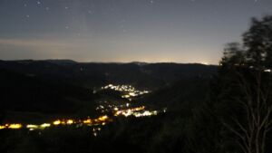 Dieses Bild zeigt eine Webcam-Aufnahme vom Achertal, aufgenommen am Dienstag, den 07.07.2026 um 02:40 Uhr. Die Temperatur betrug 20.6°C.