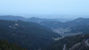 Dieses Bild zeigt eine Webcam-Aufnahme vom Achertal, aufgenommen am Dienstag, den 03.03.2026 um 07:00 Uhr. Die Temperatur betrug 7.2°C.