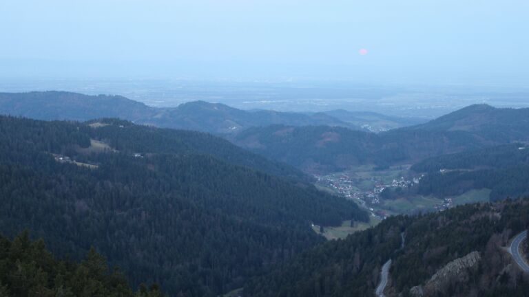 Dieses Bild zeigt eine Webcam-Aufnahme vom Achertal, aufgenommen am Dienstag, den 03.03.2026 um 07:00 Uhr. Die Temperatur betrug 7.2°C.