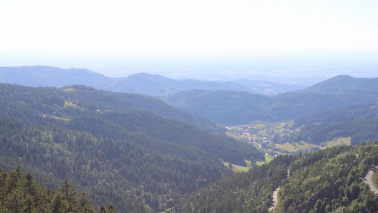 Dieses Bild zeigt eine Webcam-Aufnahme vom Achertal, aufgenommen am Freitag, den 30.05.2025 um 17:40 Uhr. Die Temperatur betrug 20.9°C.