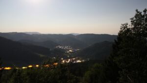 Dieses Bild zeigt eine Webcam-Aufnahme vom Achertal, aufgenommen am Donnerstag, den 30.07.2026 um 03:30 Uhr. Die Temperatur betrug 26.1°C.