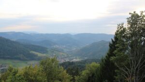 Dieses Bild zeigt eine Webcam-Aufnahme vom Achertal, aufgenommen am Mittwoch, den 30.09.2026 um 18:10 Uhr. Die Temperatur betrug 27.2°C.
