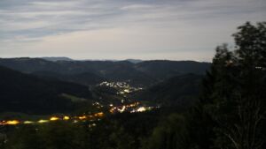 Dieses Bild zeigt eine Webcam-Aufnahme vom Achertal, aufgenommen am Freitag, den 25.09.2026 um 00:30 Uhr. Die Temperatur betrug 10.9°C.