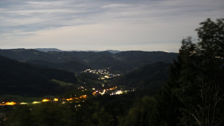 Dieses Bild zeigt eine Webcam-Aufnahme vom Achertal, aufgenommen am Freitag, den 25.09.2026 um 00:30 Uhr. Die Temperatur betrug 10.9°C.