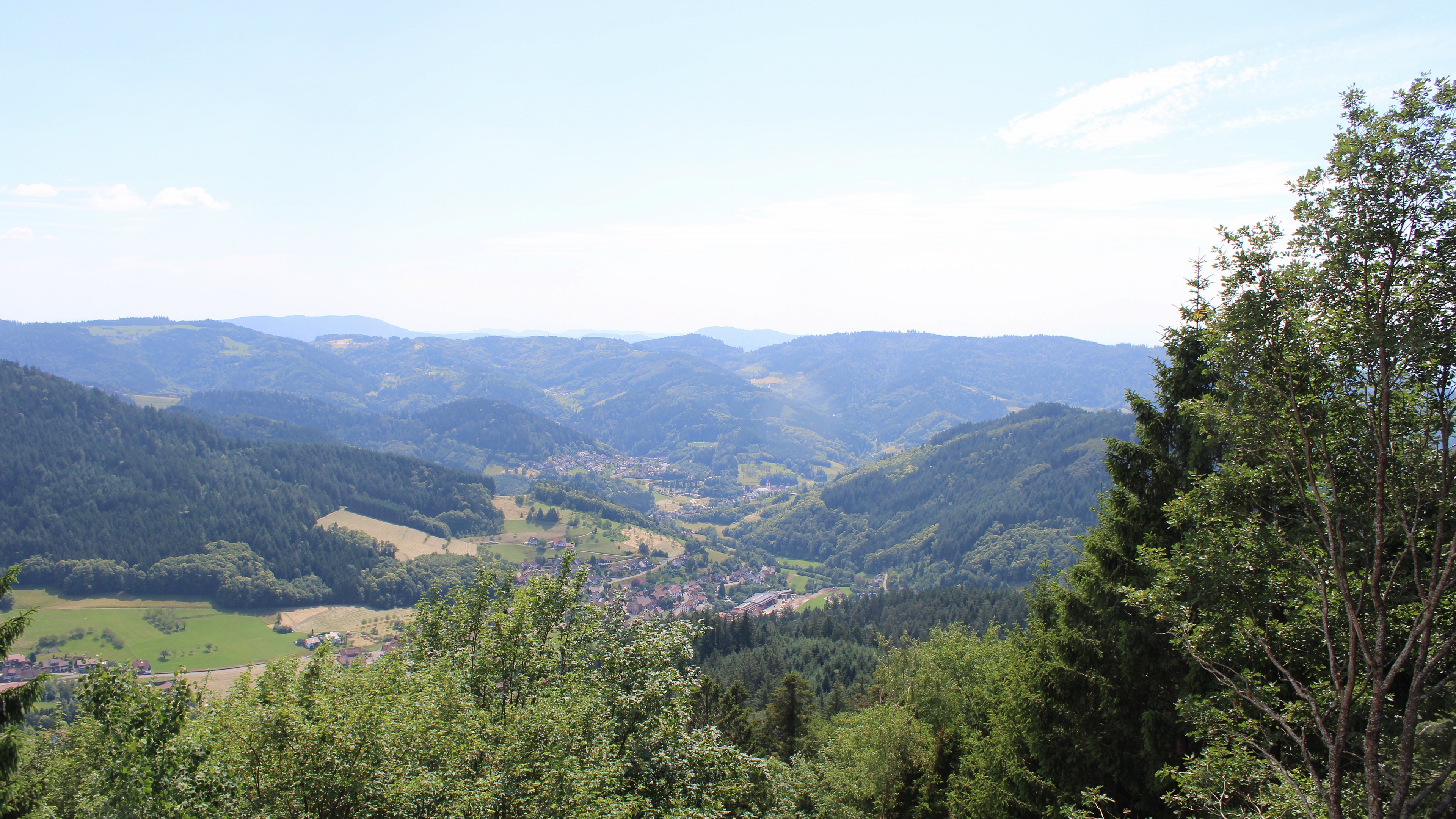 Dieses Bild zeigt eine Webcam-Aufnahme vom Achertal, aufgenommen am Freitag, den 19.06.2026 um 15:30 Uhr. Die Temperatur betrug 34.5°C.