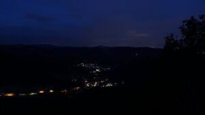 Dieses Bild zeigt eine Webcam-Aufnahme vom Achertal, aufgenommen am Freitag, den 21.08.2026 um 05:30 Uhr. Die Temperatur betrug 15.7°C.