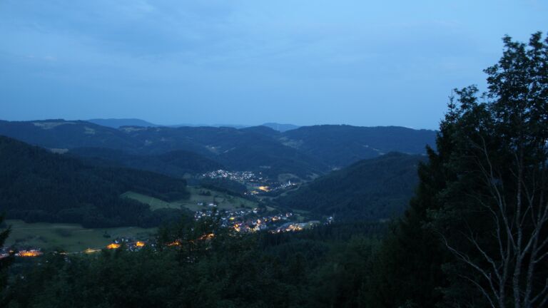 Dieses Bild zeigt eine Webcam-Aufnahme vom Achertal, aufgenommen am Sonntag, den 26.07.2026 um 05:10 Uhr. Die Temperatur betrug 18°C.